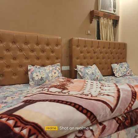 Hotel Pleasure Landmark Ujjain Buitenkant foto