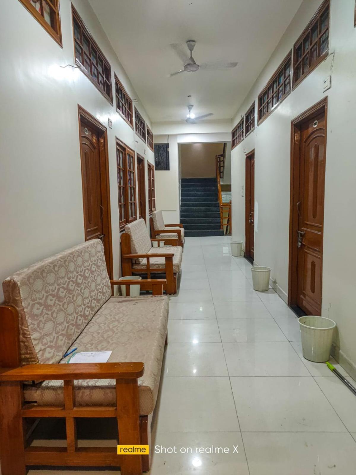 Hotel Pleasure Landmark Ujjain Buitenkant foto