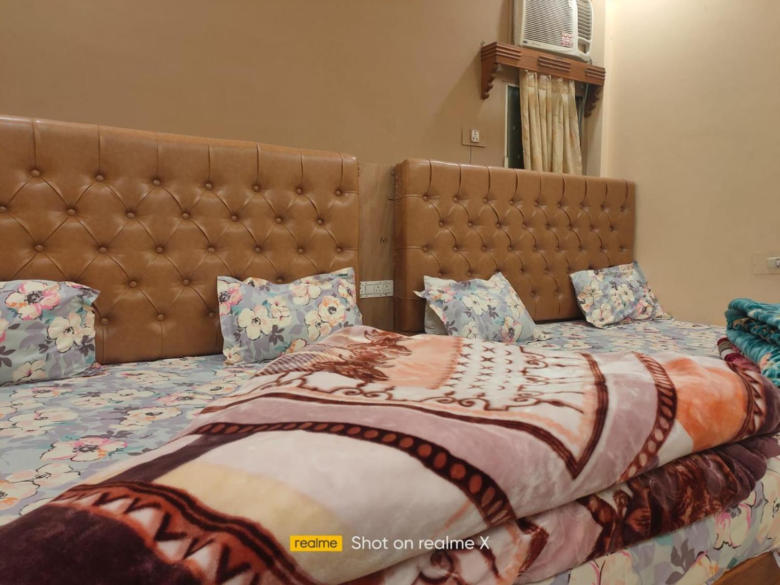 Hotel Pleasure Landmark Ujjain Buitenkant foto