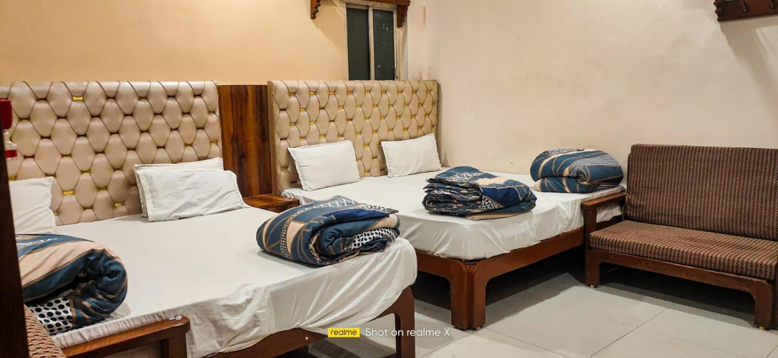 Hotel Pleasure Landmark Ujjain Buitenkant foto