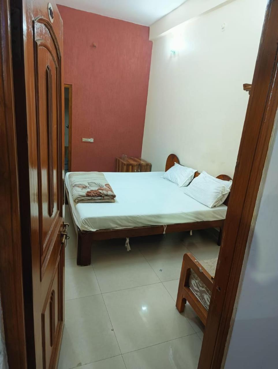 Hotel Pleasure Landmark Ujjain Buitenkant foto