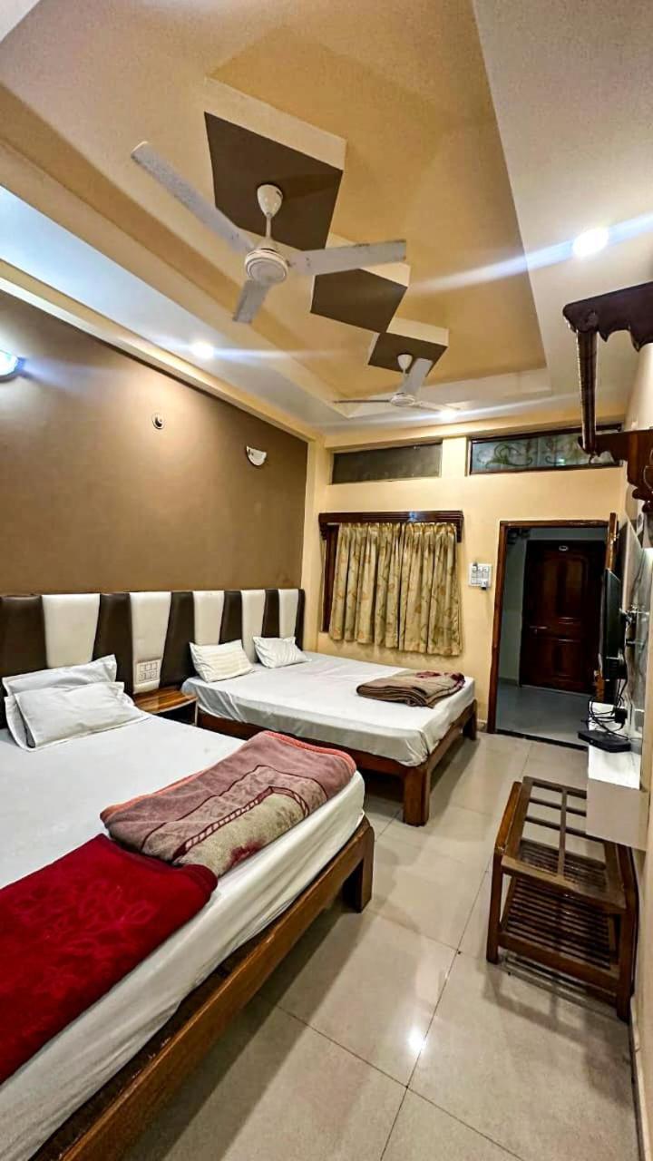 Hotel Pleasure Landmark Ujjain Buitenkant foto