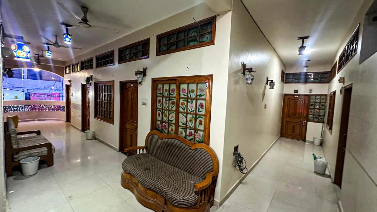 Hotel Pleasure Landmark Ujjain Buitenkant foto