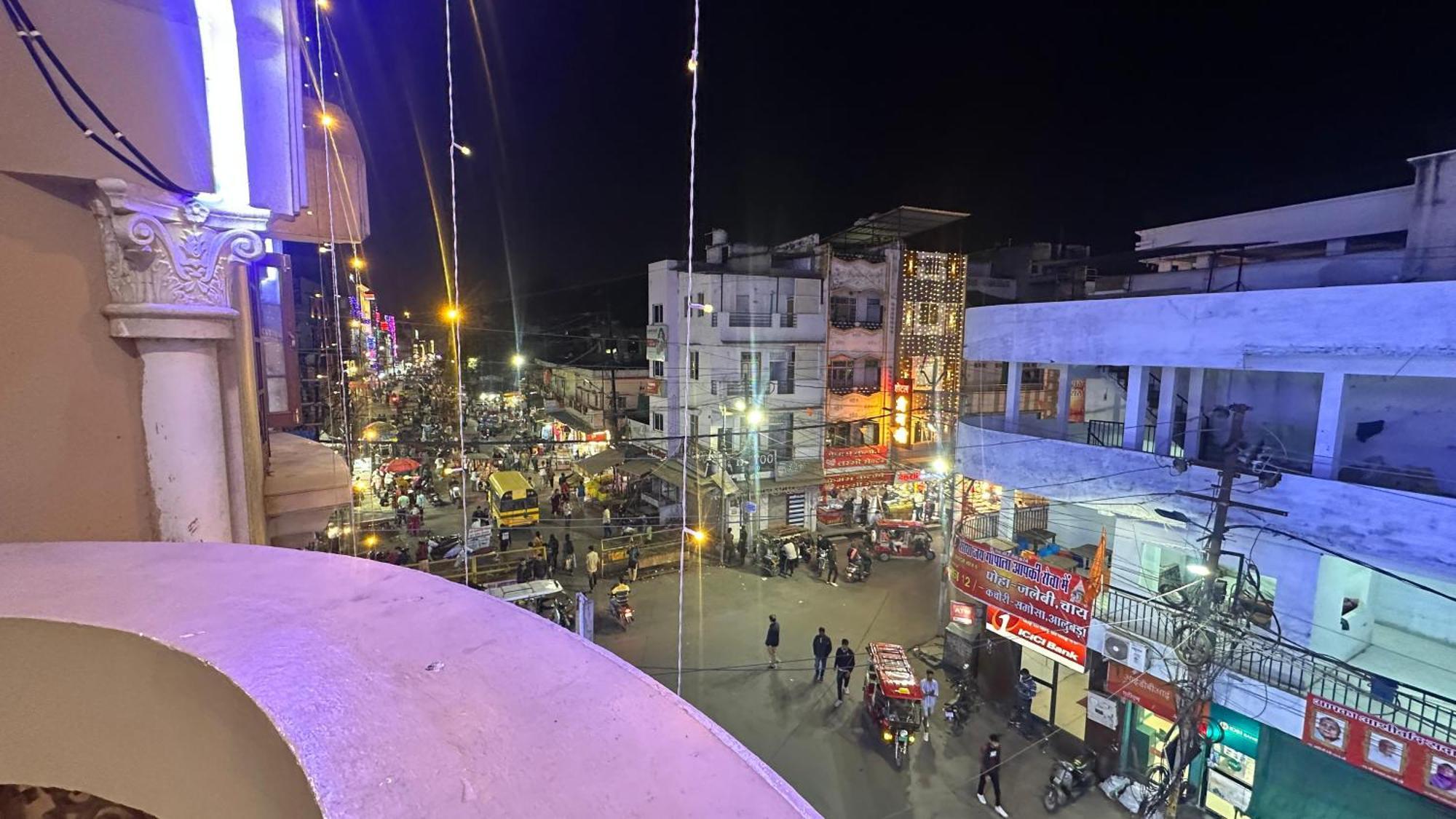 Hotel Pleasure Landmark Ujjain Buitenkant foto