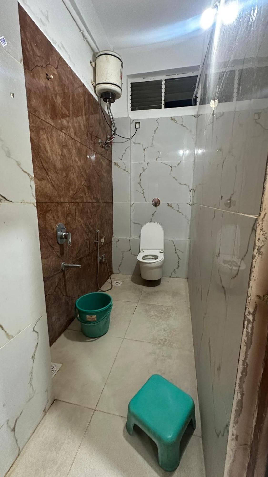 Hotel Pleasure Landmark Ujjain Buitenkant foto