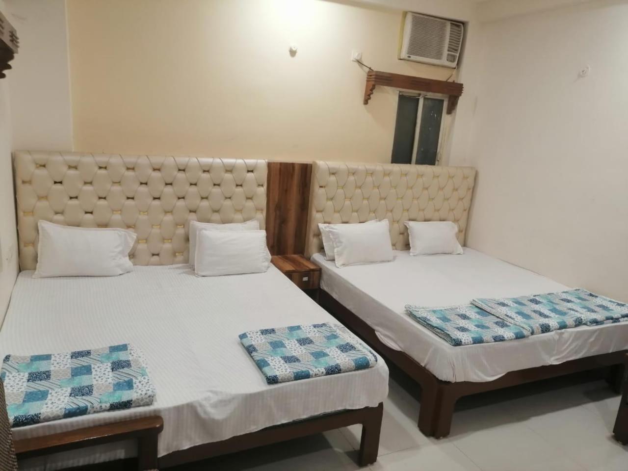 Hotel Pleasure Landmark Ujjain Buitenkant foto