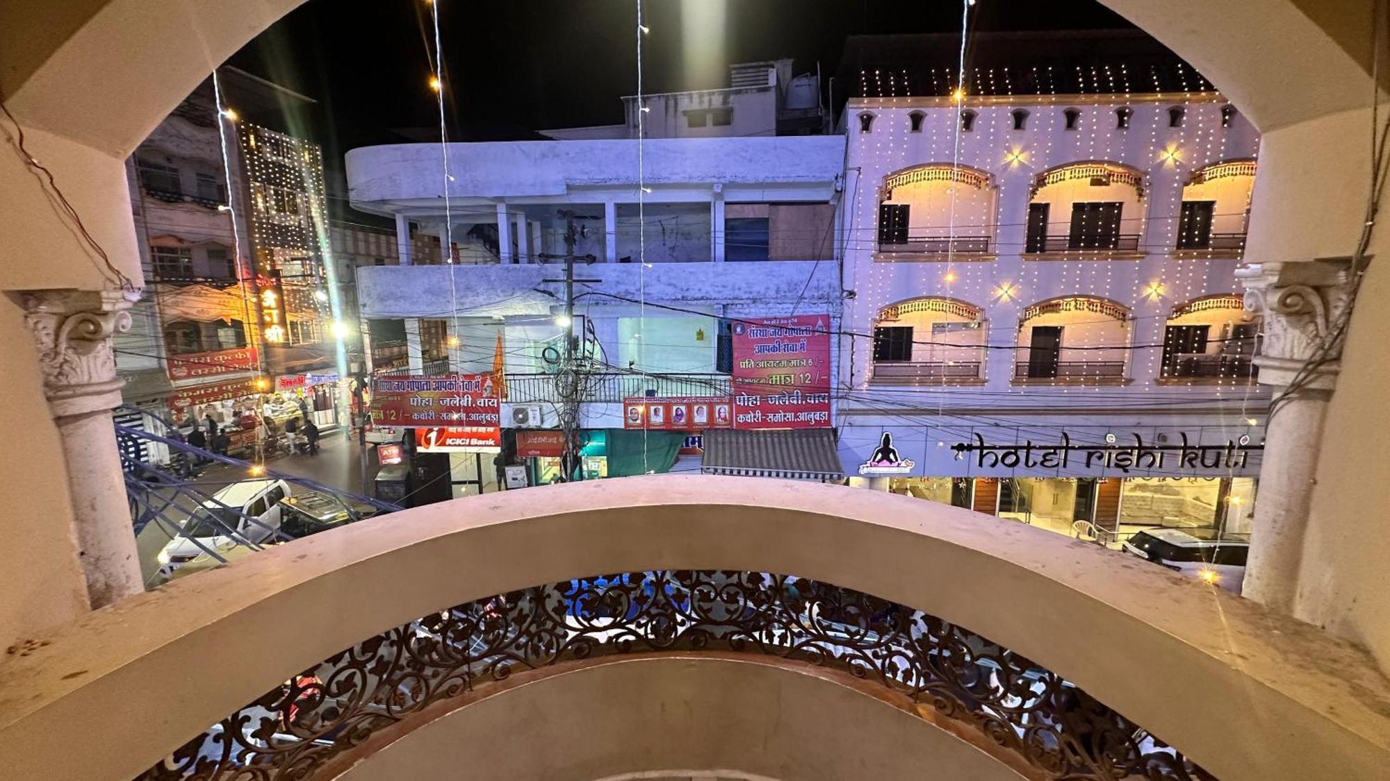 Hotel Pleasure Landmark Ujjain Buitenkant foto