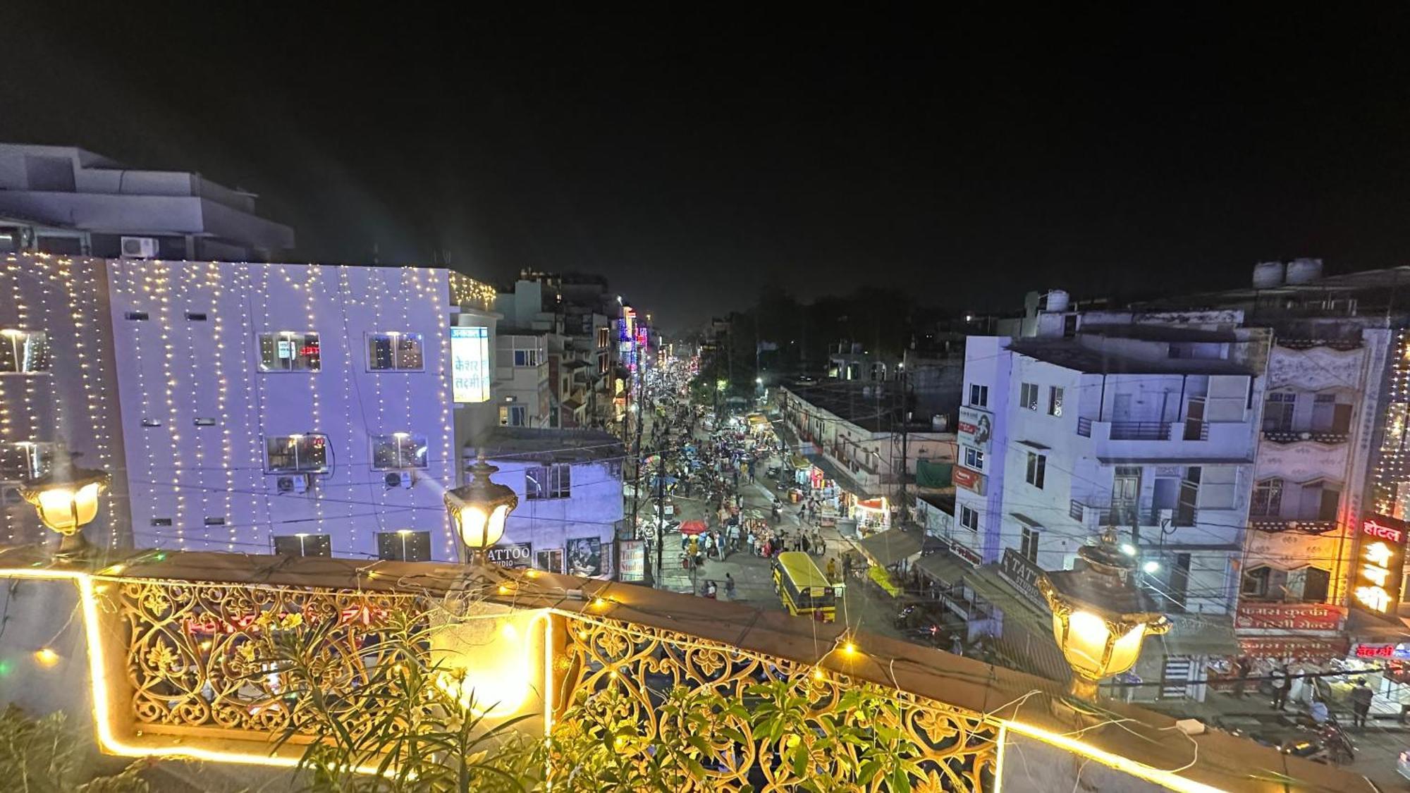 Hotel Pleasure Landmark Ujjain Buitenkant foto