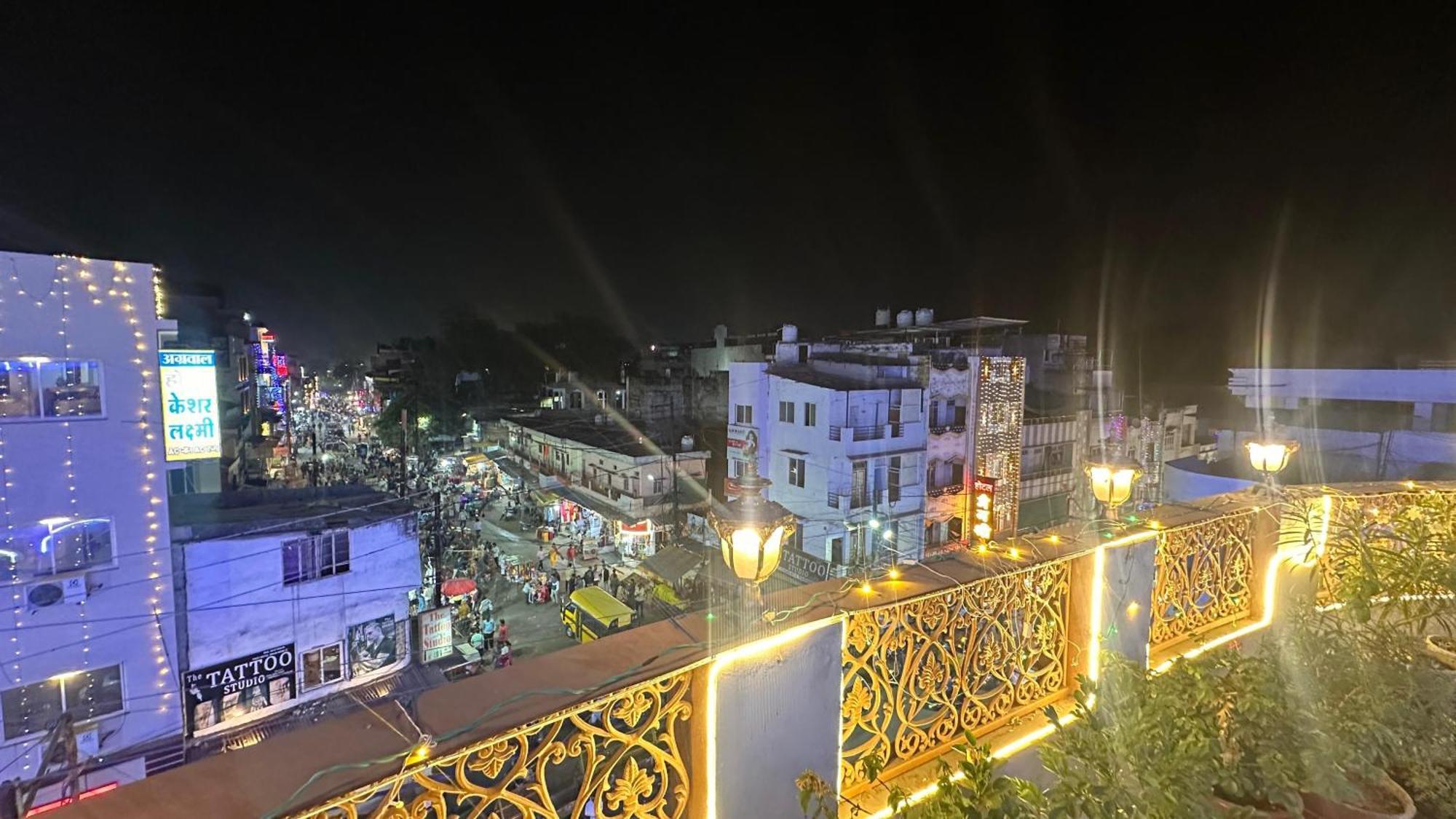 Hotel Pleasure Landmark Ujjain Buitenkant foto
