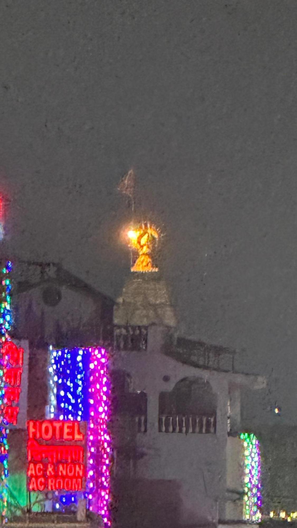 Hotel Pleasure Landmark Ujjain Buitenkant foto