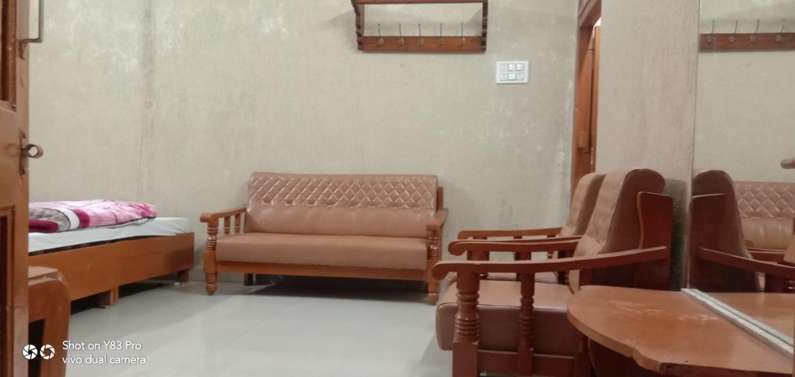 Hotel Pleasure Landmark Ujjain Buitenkant foto