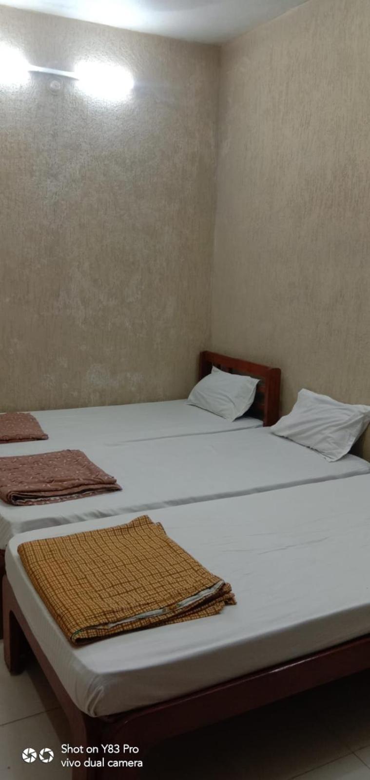 Hotel Pleasure Landmark Ujjain Buitenkant foto