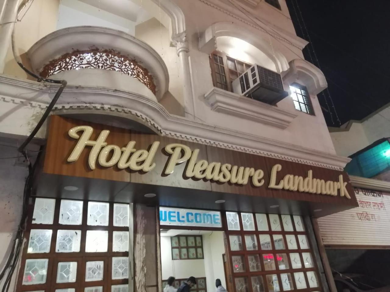 Hotel Pleasure Landmark Ujjain Buitenkant foto