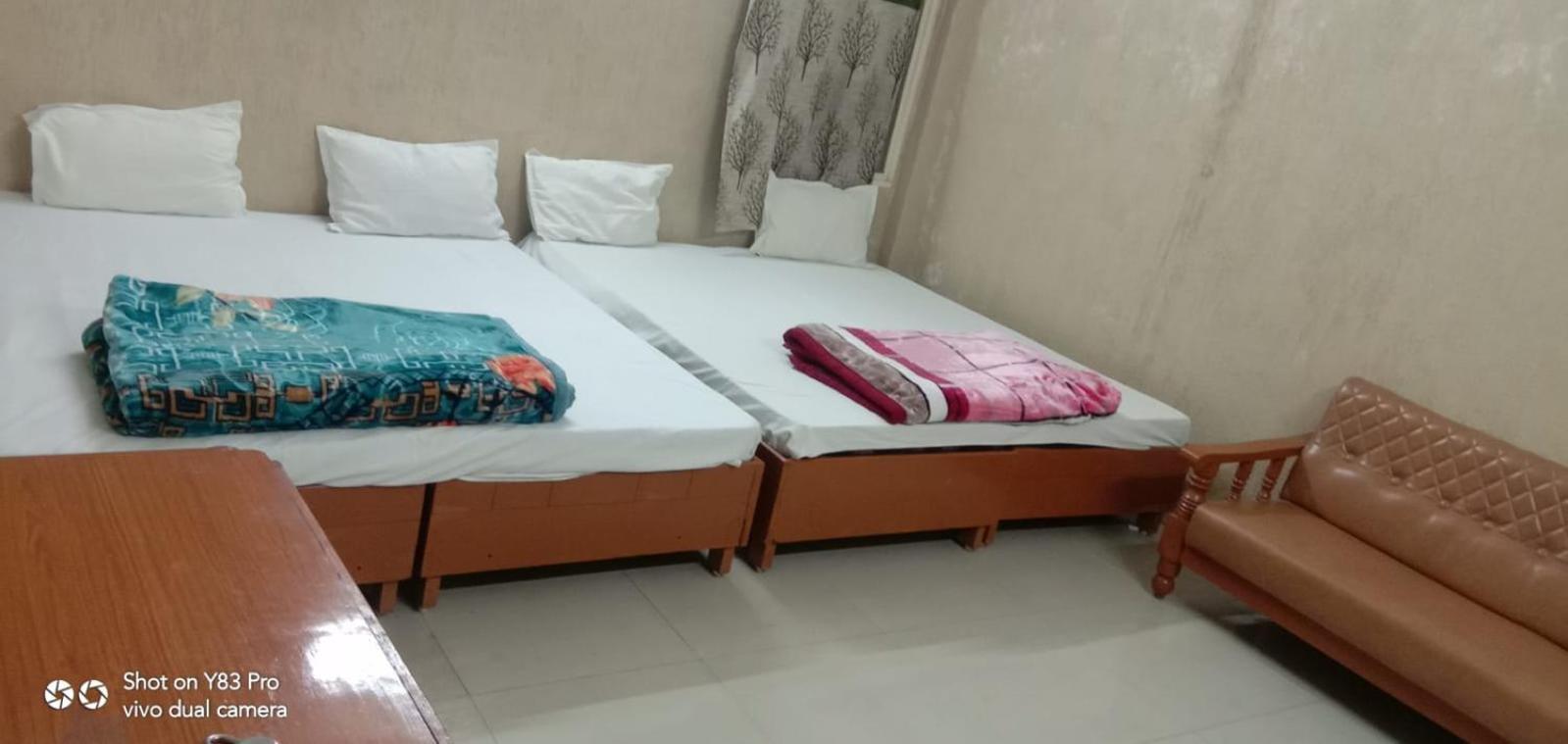 Hotel Pleasure Landmark Ujjain Buitenkant foto