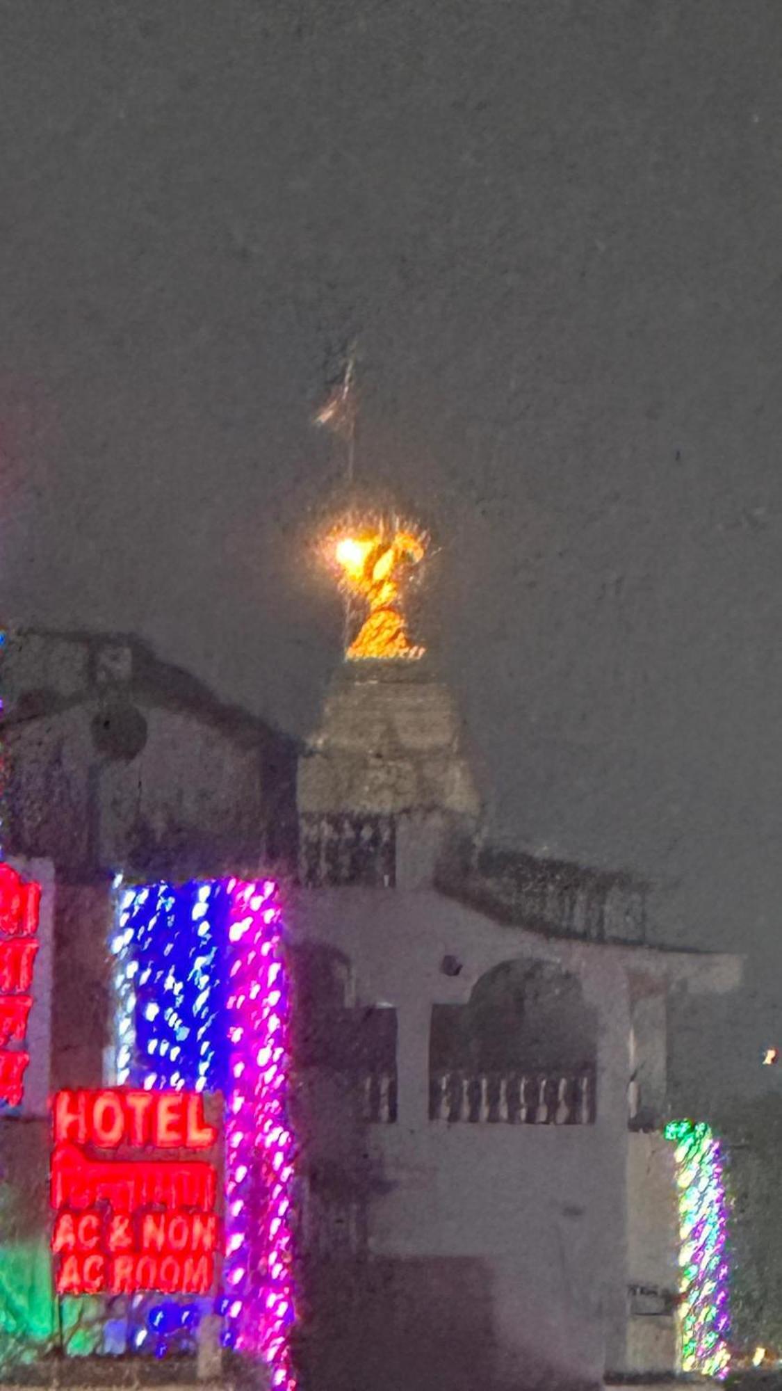 Hotel Pleasure Landmark Ujjain Buitenkant foto