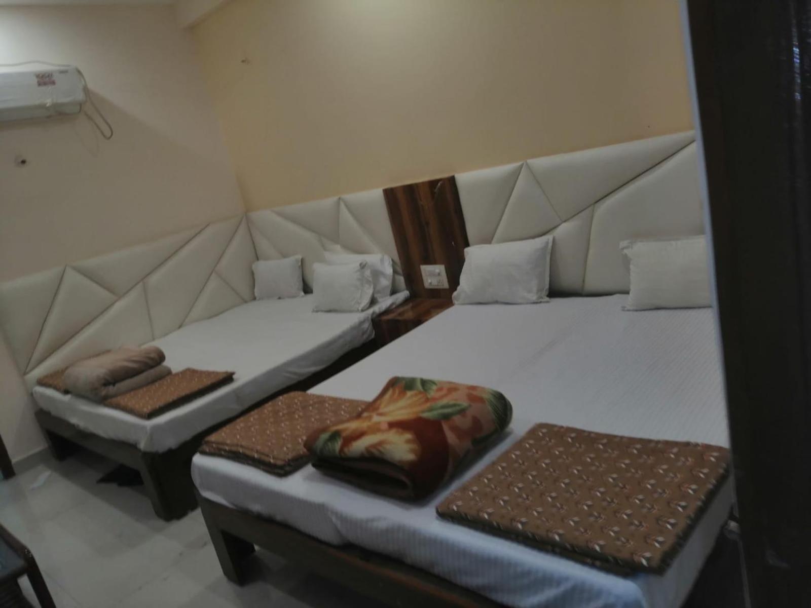 Hotel Pleasure Landmark Ujjain Buitenkant foto