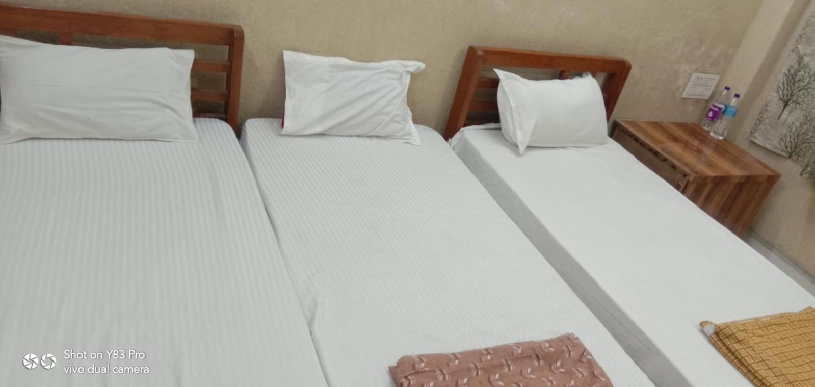 Hotel Pleasure Landmark Ujjain Buitenkant foto