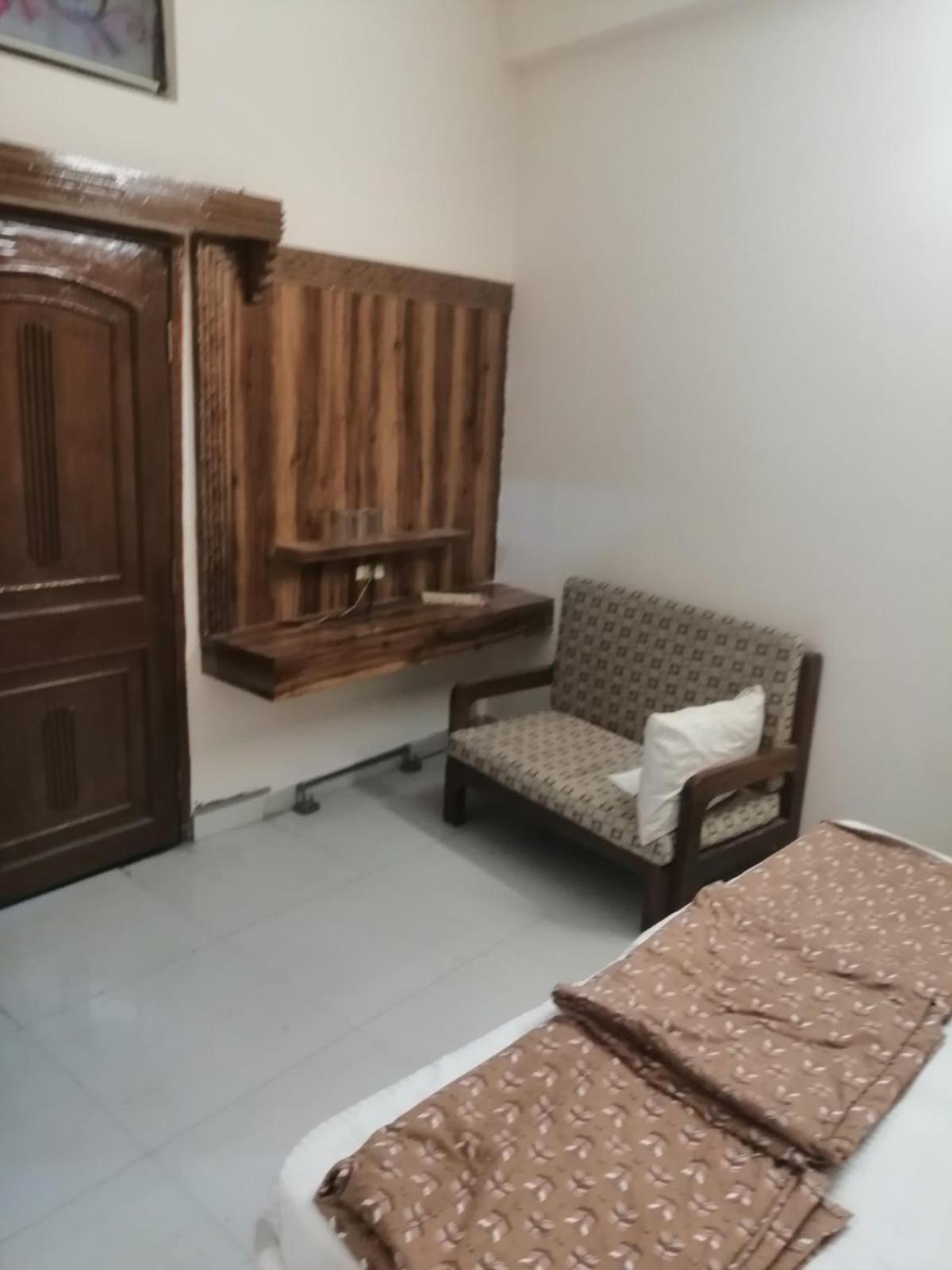Hotel Pleasure Landmark Ujjain Buitenkant foto