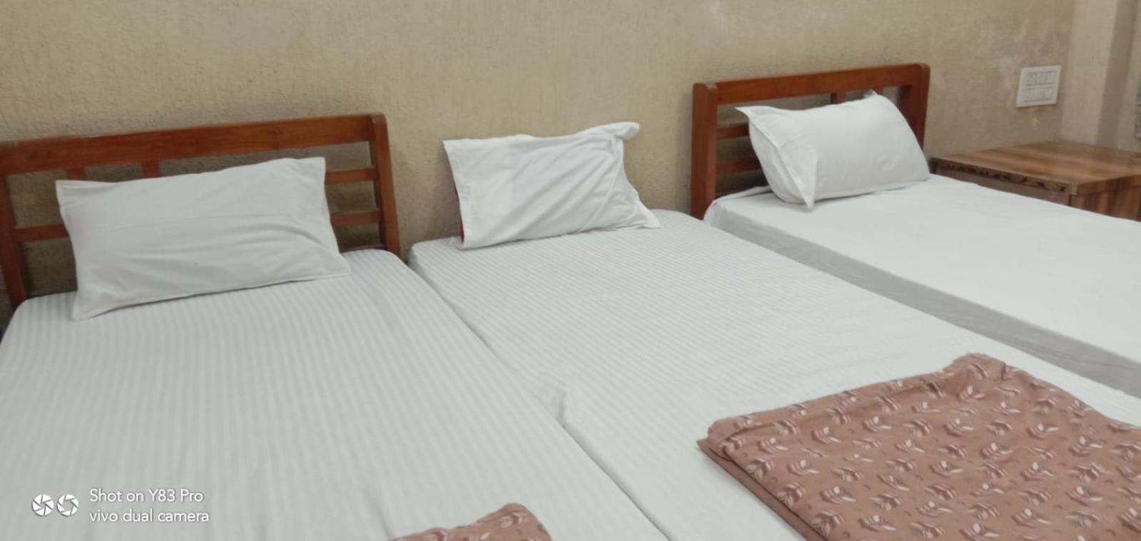 Hotel Pleasure Landmark Ujjain Buitenkant foto