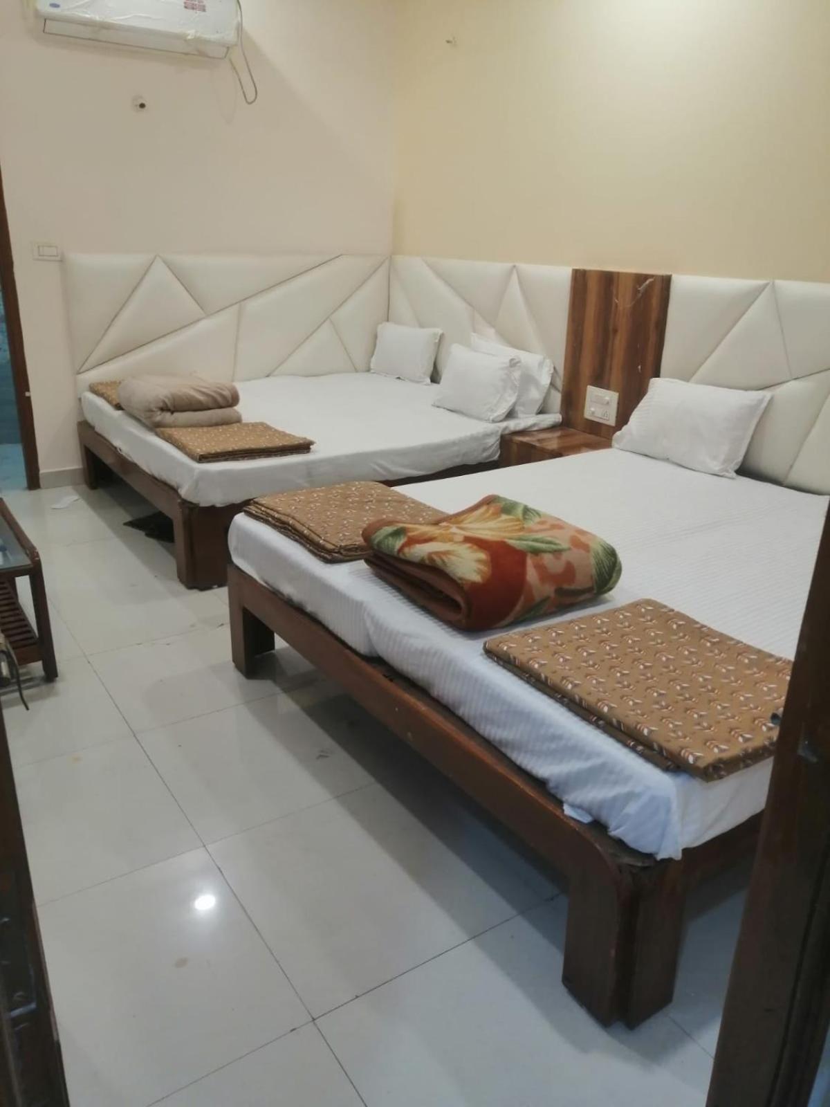 Hotel Pleasure Landmark Ujjain Buitenkant foto